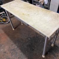 Tavolo da disosso e ceppo da macello