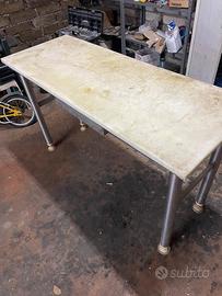 Tavolo da disosso e ceppo da macello