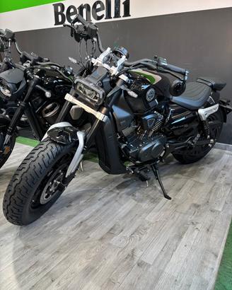 Benelli Leoncino 400 bobber in pronta consegna