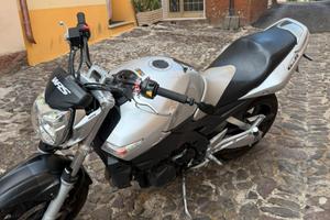 Suzuki gsr
