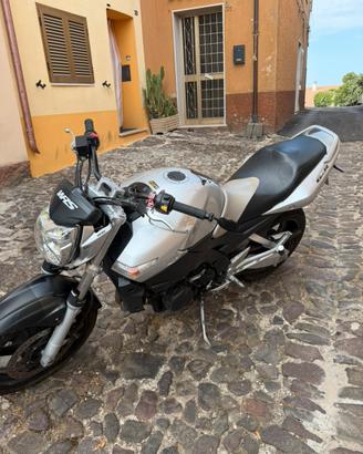 Suzuki gsr