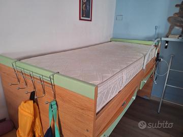 letto singolo sospeso con scrivanie incorporate 