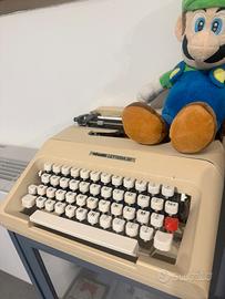 Macchina da scrivere Olivetti Lettera 35 vintage