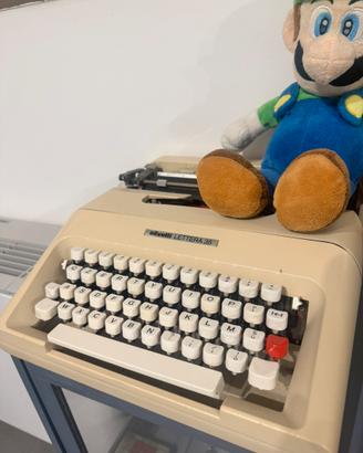 Macchina da scrivere Olivetti Lettera 35 vintage