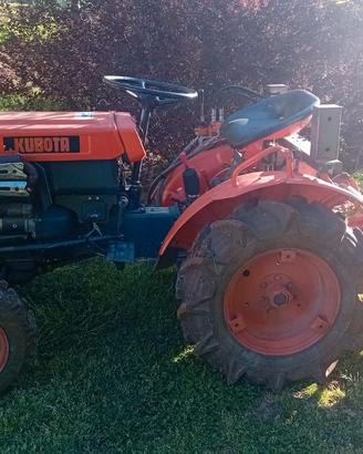 Trattorino Kubota B7000