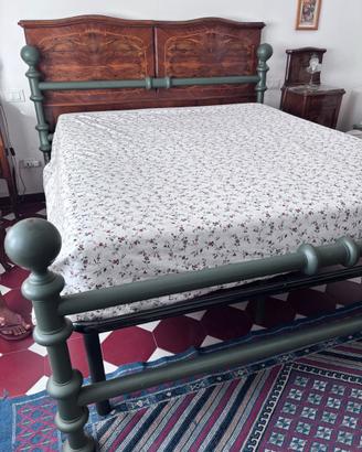 Letto in ottone dipinto in verde