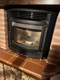 Caminetto inserto a pellet  ventilato Nordica