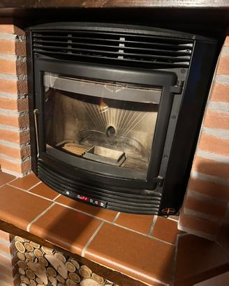 Caminetto inserto a pellet  ventilato Nordica