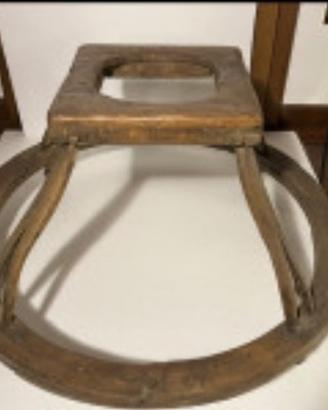 Antico girello per bambini in legno inizio 1900