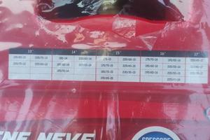 Catene auto nuove con cellophane