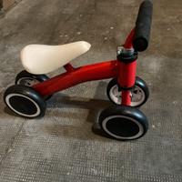 Cavallo a dondolo peluches e bici a 4 ruote prime