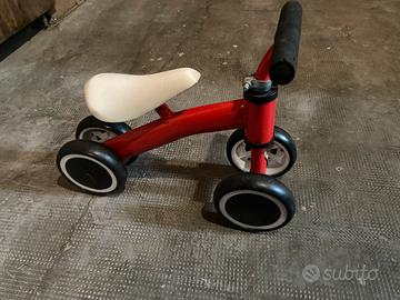 Cavallo a dondolo peluches e bici a 4 ruote prime