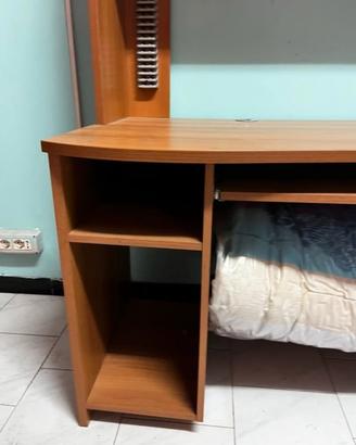 Scrivania grande con alzata, libreria e cassettier