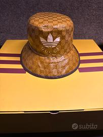 Nuovo cappello da pescatore GUCCI per ADIDADAS !!!