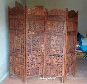 divisorio in legno intarsiato 