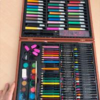 Valigetta con colori per scuola