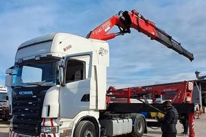 SCANIA R 500 CON GRU FASSI F 480