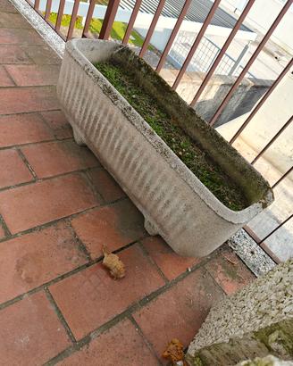 Fioriere in cemento con graniglia 