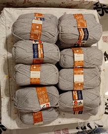 Gomitoli lana grigio chiaro