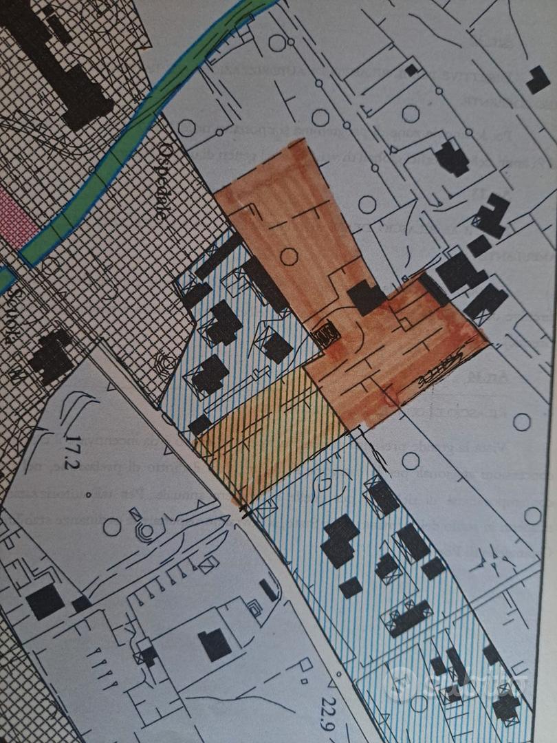 Talamh, 8300 m²
