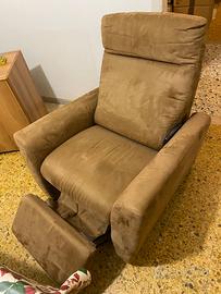 Poltrona relax per anziani con alzata assistita