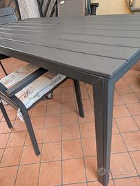Set tavolo e sedie