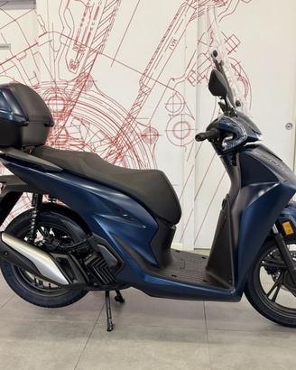 Honda SH 125 - bauletto keyless e parabrezza ...