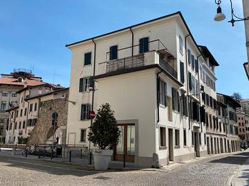 Ampio Tricamere con garage in Centro Storico