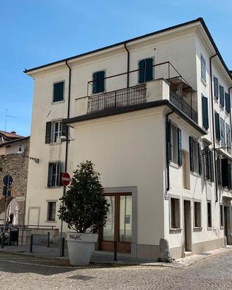 Ampio Tricamere con garage in Centro Storico