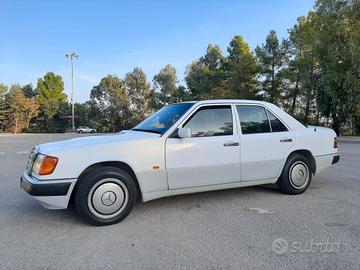 Per Mercedes 190E+200E interni in pelle