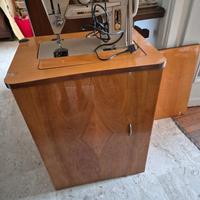 Mobile con macchina da cucire singer