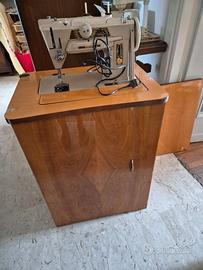 Mobile con macchina da cucire singer