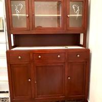 Elegante credenza in stile liberty