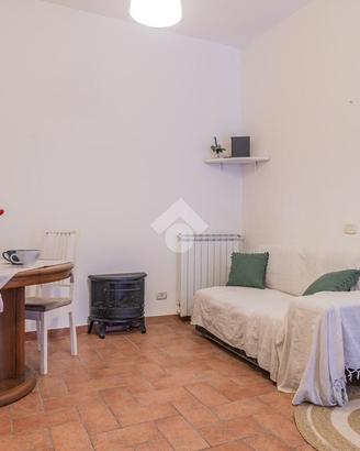 3 LOCALI A CAPRAROLA