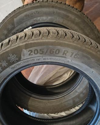 4 gomme invernali Michelin 205/60 R16