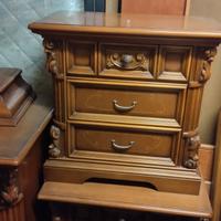 comodini più comò più scrivania 