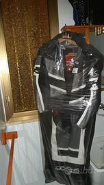 Attrezzatura da moto completa di protezioni