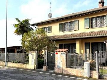 Villa di 160 m² con 4 locali e box auto a Caselle 