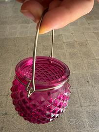 Portacandela in vetro fucsia con manico – lanterna