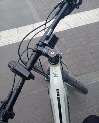 Ebike biammortizzata