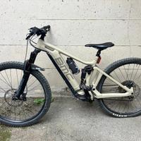 Bici MTB con pedalata assistita BMC