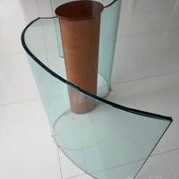 tavolo ovale in cristallo