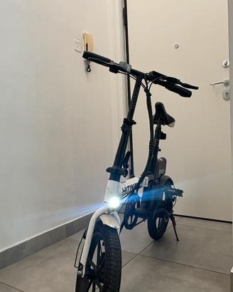 Bicicletta elettrica marca hitwat
