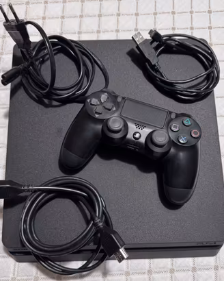 Ps4 + 1 joypad + giochi ( PREZZO TRATTABILE)