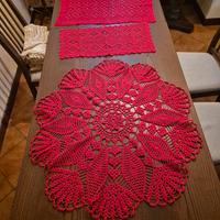 Set centrini all’uncinetto fatti a mano – colore r