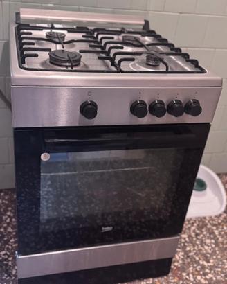 Cucina,armadio 6 ante,tre credenze cucina ecc