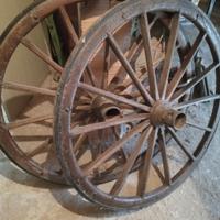 ruote antiche per giardino