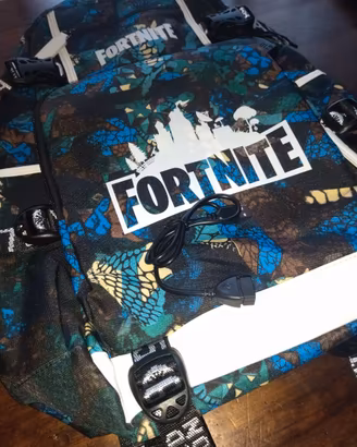 Zaino Fortnite NUOVO con presa USB mai usato! 