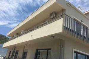 Palazzotto con piazzale
