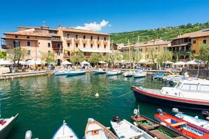 Rustico / Casale di 260 m² con più di 5 locali a T